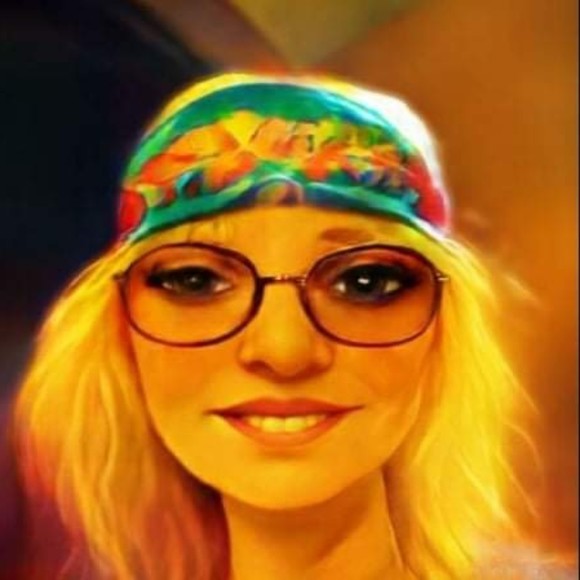 Meet your Posher, Goldie - Picture 1 of 1